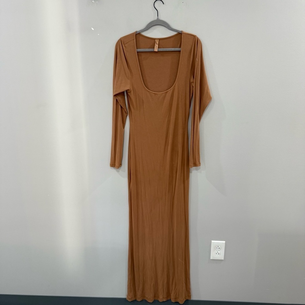 Elegant Tan Long Sleeve Dress - Picture 3 of 5